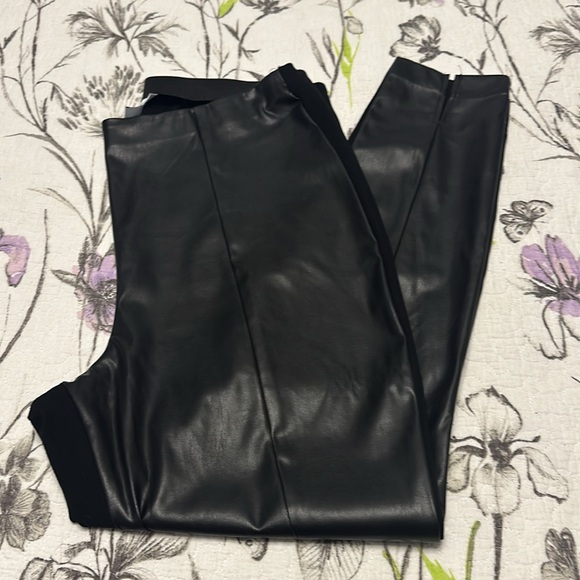 Bar III faux-leather front leggings with vented ankles - Picture 6 of 9